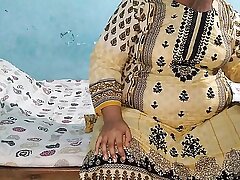 Bocah Tetangga Pakistan Desi Bibi Ki Chudai - Aria Mia (Hindi Coda Cudi)