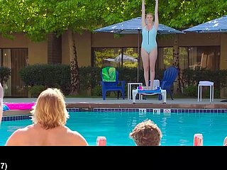 Alexandra Daddario nuda nel video di The Closing up