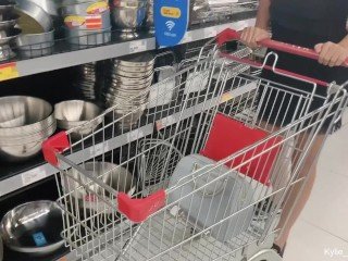 [Preview] Kylie_NG Squirts In all directions Her Passenger car Depois de fazer compras em um supermercado